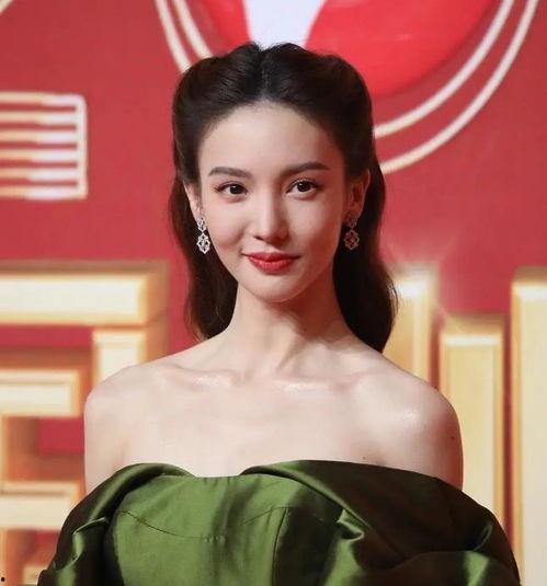 女明星整体造型图,女明星造型图中的潮流解析