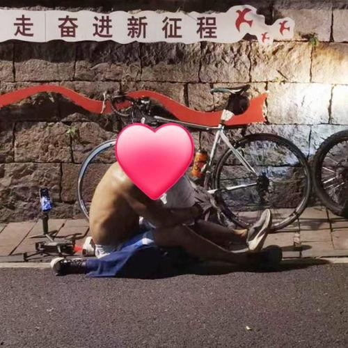 吃瓜全家围观视频,吃瓜视频背后的社会现象解析